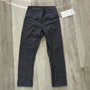 women’s Lululemon cropped leggings